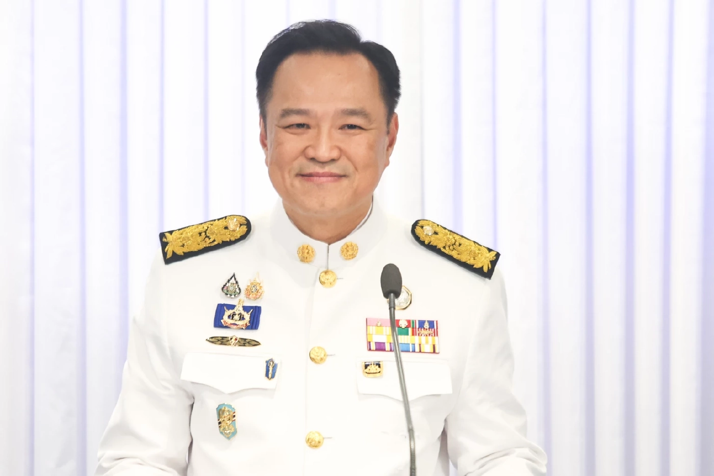 นายอนุทิน ชาญวีรกูล นายกรัฐมนตรี