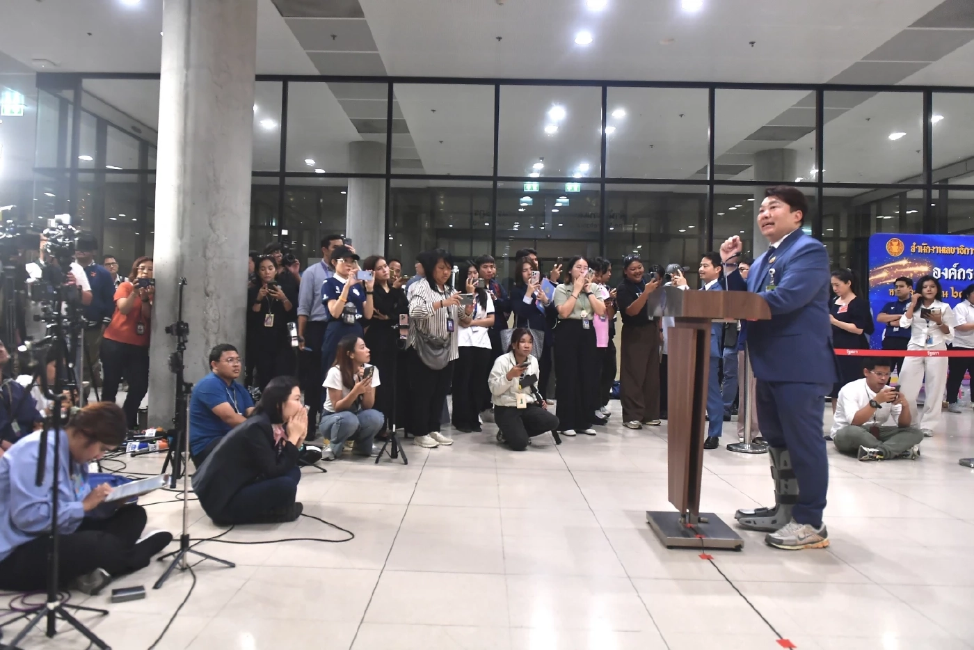 รัฐเตรียมเติมเงินบัตรคนจน 2 เดือน รวม 1,700 บาท ไม่เกี่ยวคนละครึ่ง