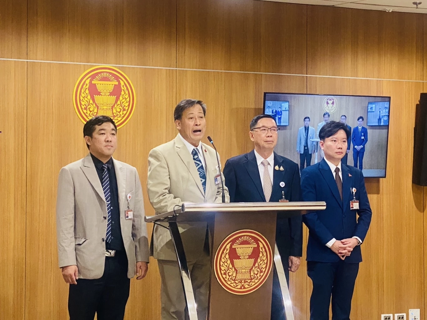 กมธ.ป.ป.ช.จ่อเรียก "ชัชชาติ-รฟม." ดูสัญญาทำรถไฟฟ้า เหตุหลุมยุบ