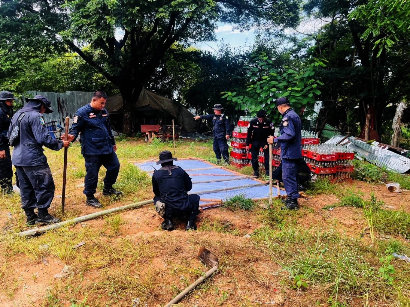 "ผู้ว่าฯ สระแก้ว" สั่งติดป้ายให้ "ชาวกัมพูชา" รื้อถอน-ย้ายออก จาก "บ้านหนองจาน" (มีคลิป)