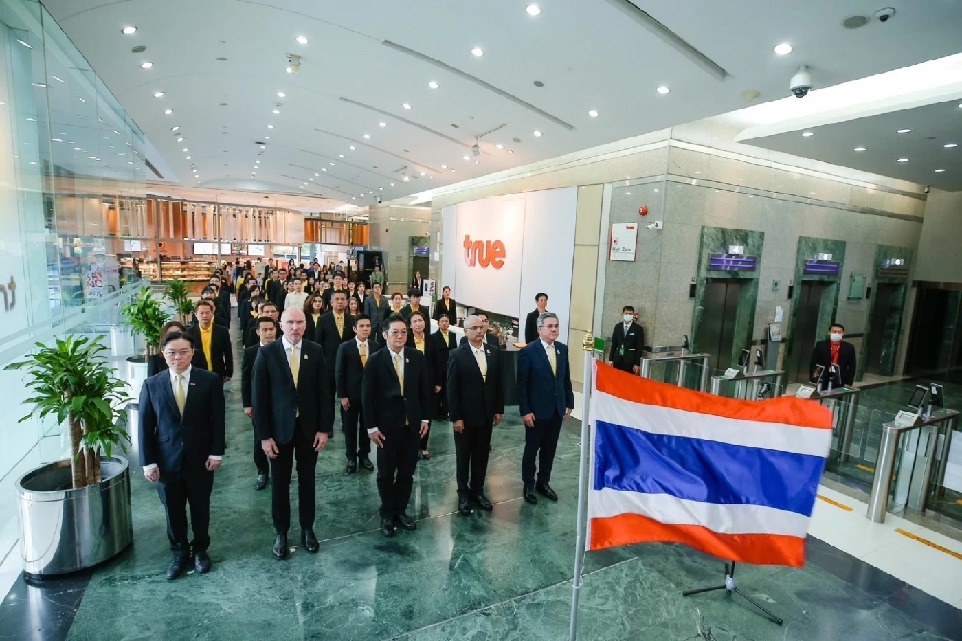 พลังซีพีทั่วโลก!  ร่วมร้องเพลงชาติไทย ย้ำรากฐานจงรักภักดี