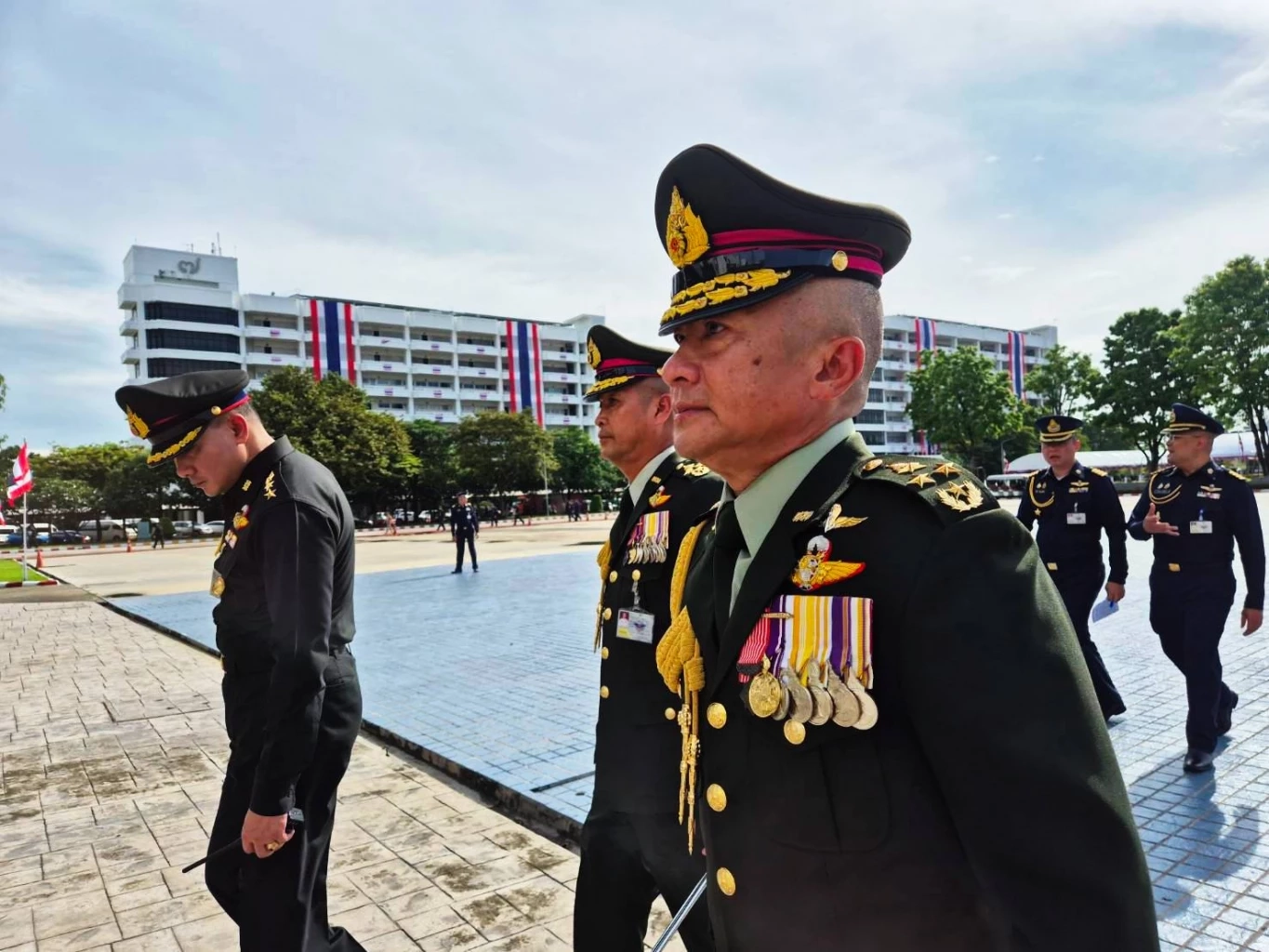 "กองทัพไทย" จัดพิธี "สดุดี 15 ทหารกล้า" อาลัย "14 เหยื่อผู้บริสุทธิ์" เหตุสู้รบไทย-กัมพูชา