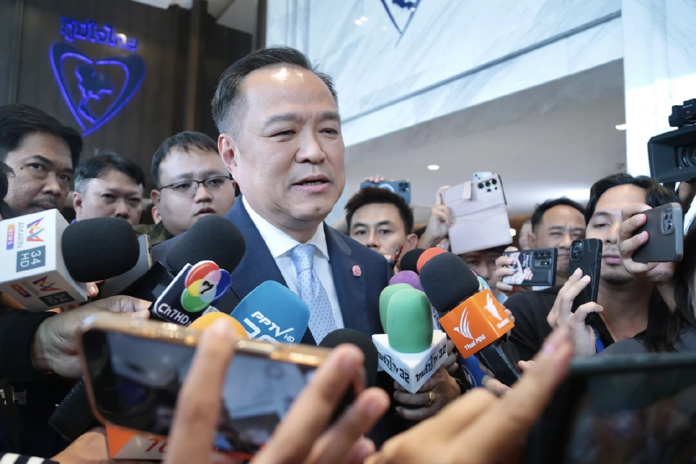 อนุทิน ชาญวีรกูล