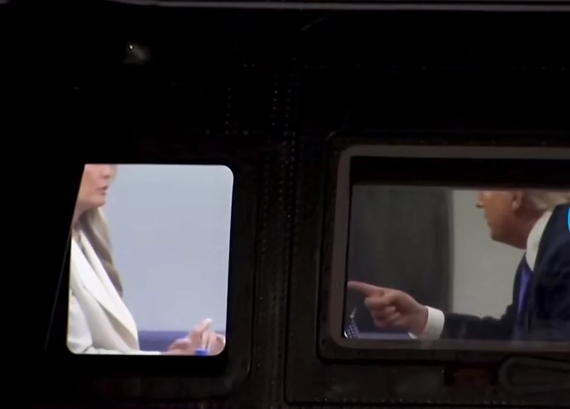 "ทรัมป์" ชี้นิ้วใส่ "เมลาเนีย" บนมารีนวัน รักและห่วงใย ใช่หยุมหัว