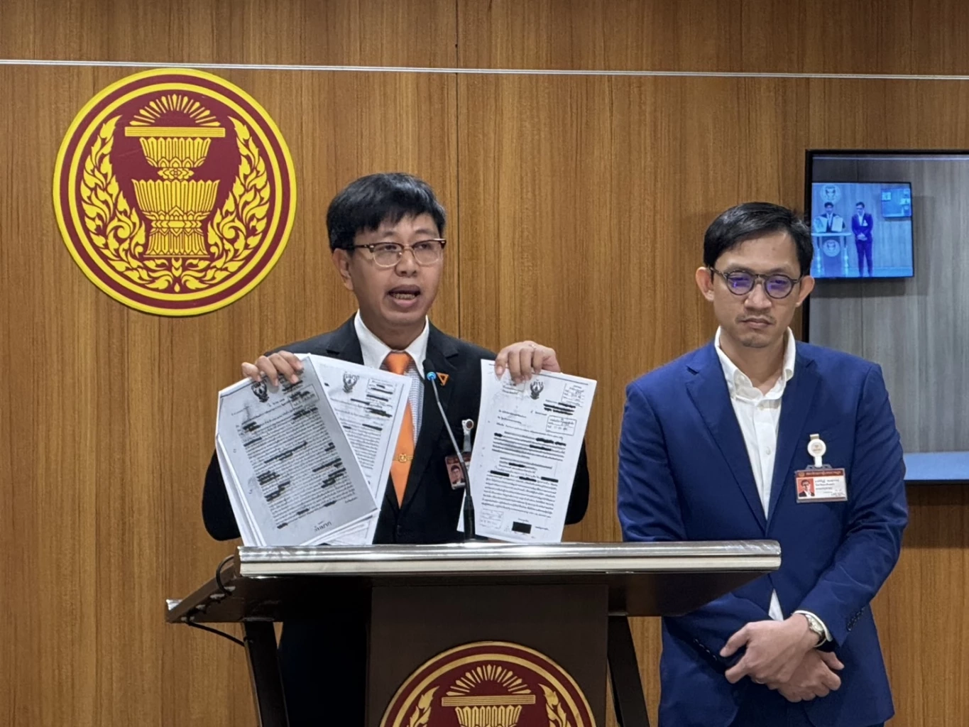 "ชุติพงษ์" ขู่แฉเอกสารลับวันแถลงนโยบาย หาก "อนุทิน" ไม่ทบทวนโผ ครม.