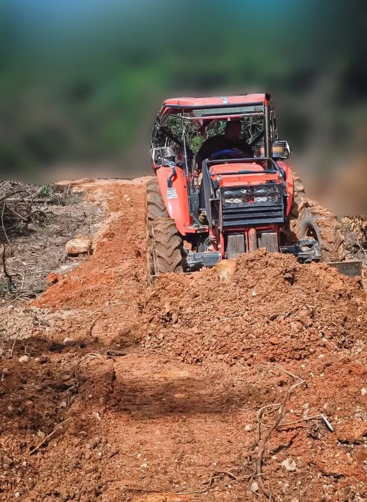 พรรคก้าวอิสระ ร่วมปรับปรุงถนนชายแดนไทย-กัมพูชาสนับสนุนทหารไทย