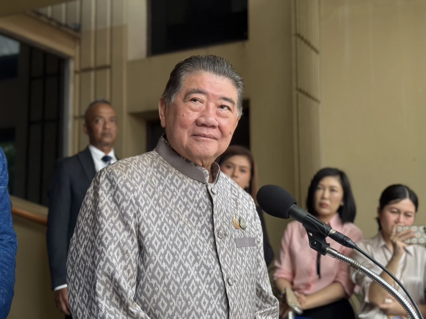 นายภูมิธรรม เวชยชัย ปฎิบัติหน้าที่แทนนายกรัฐมนตรี