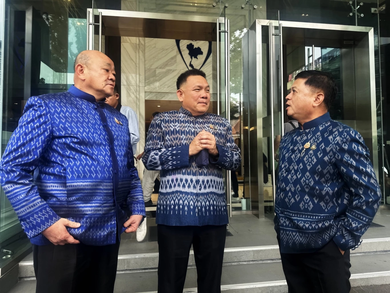 "3 อดีตอธิบดี มท." โดน "ภูมิธรรม" เด้ง แสดงความยินดี "อนุทิน"