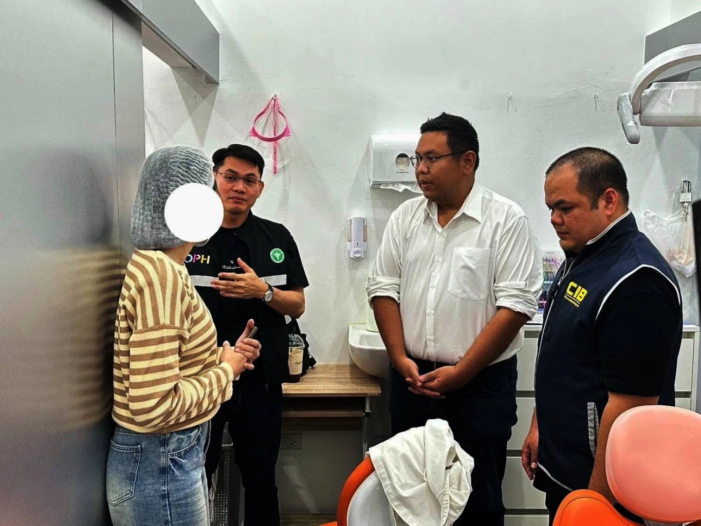 จับ "หมอฟันเถื่อน" อ.ปลวกแดง จ.ระยอง แอบ "ขูดหินปูน-ทำฟัน"