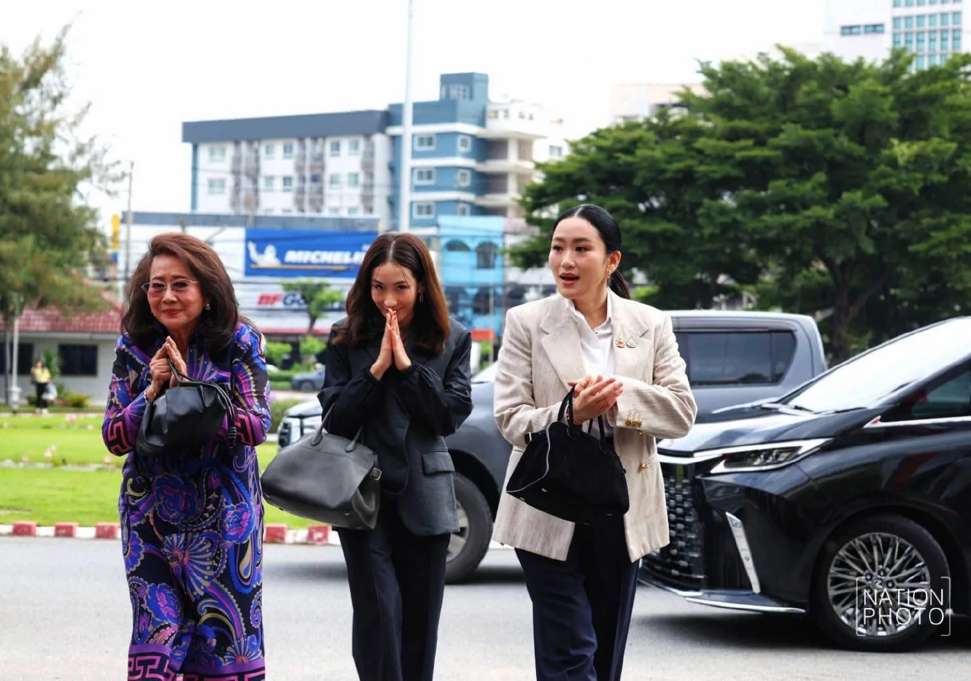 ถอดรหัส "ค่ายสีเเดง" ชง "เขยใหญ่บ้านจันทร์ฯ" ลงสนามการเมือง