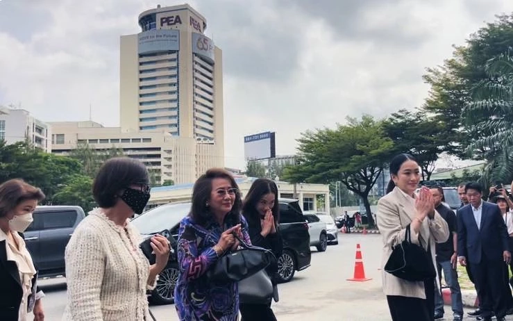 ด่วน! "คุณหญิงพจมาน-แพทองธาร" เข้าเยี่ยม "ทักษิณ" หลังส่งทนายประสานเรือนจำ