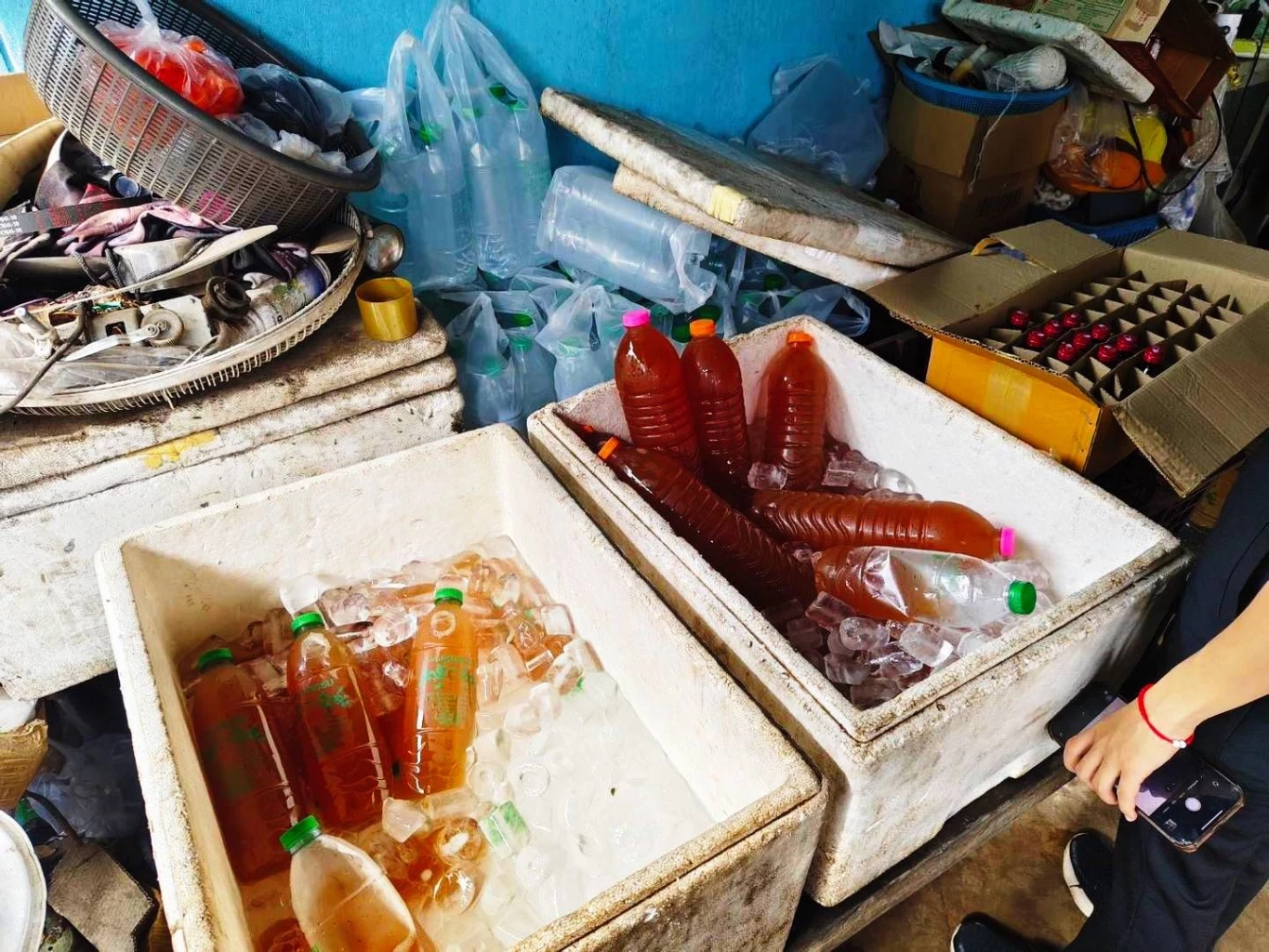 "ทวี-สมศักดิ์" ลงนาม ห้ามเร่ขาย-ตั้งแผงลอย "ใบกระท่อม-น้ำกระท่อม" (มีคลิป)