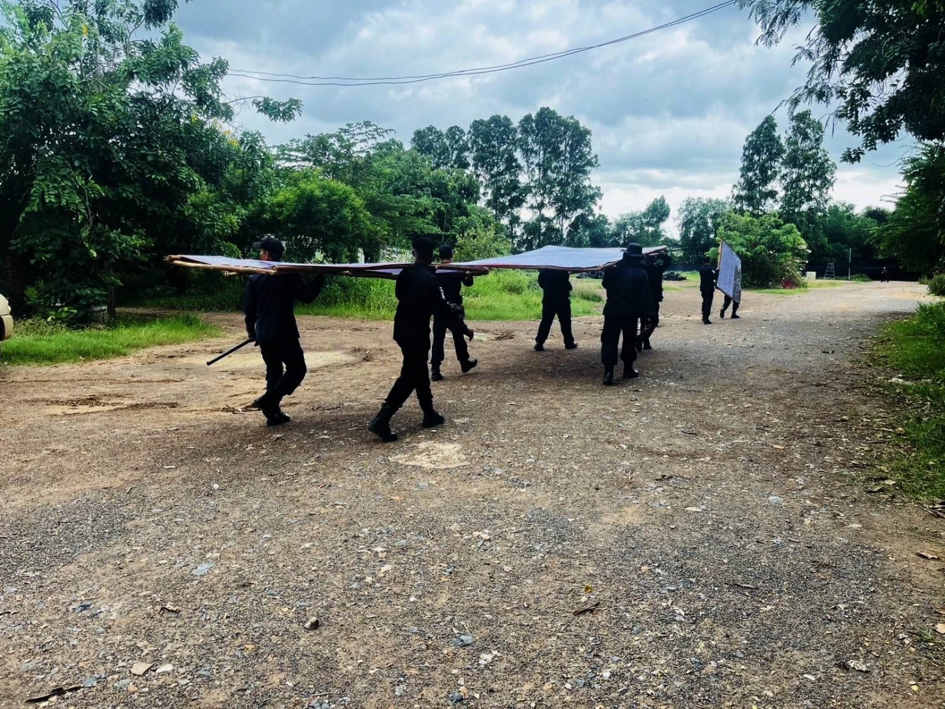 "ผู้ว่าฯ สระแก้ว" สั่งติดป้ายให้ "ชาวกัมพูชา" รื้อถอน-ย้ายออก จาก "บ้านหนองจาน" (มีคลิป)