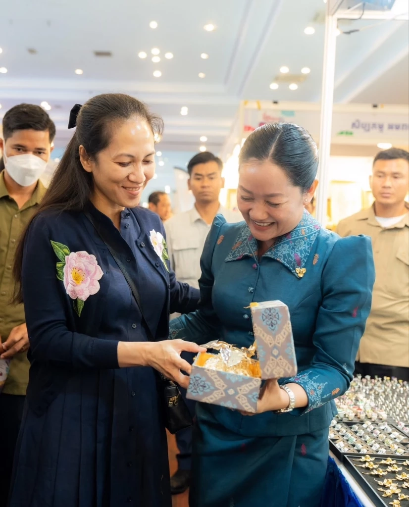 เพชร จันมุนี ไปร่วมงาน “เขมรทำได้”