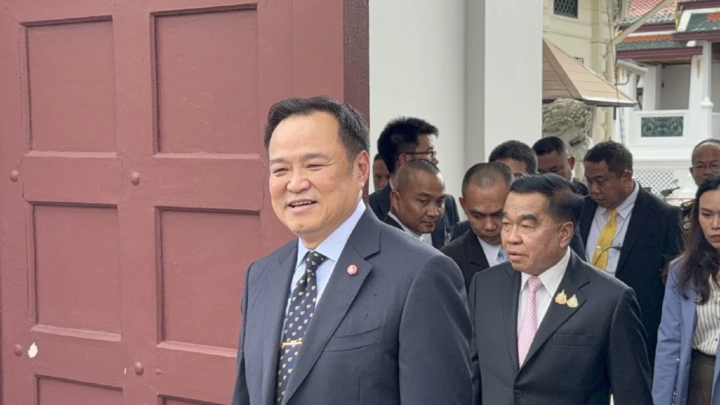 "นายกฯหนู" ไหว้ "ศาลหลักเมือง-วัดพระแก้ว" ก่อนนำรายชื่อ ครม. ขึ้นทูลเกล้าฯ เย็นนี้