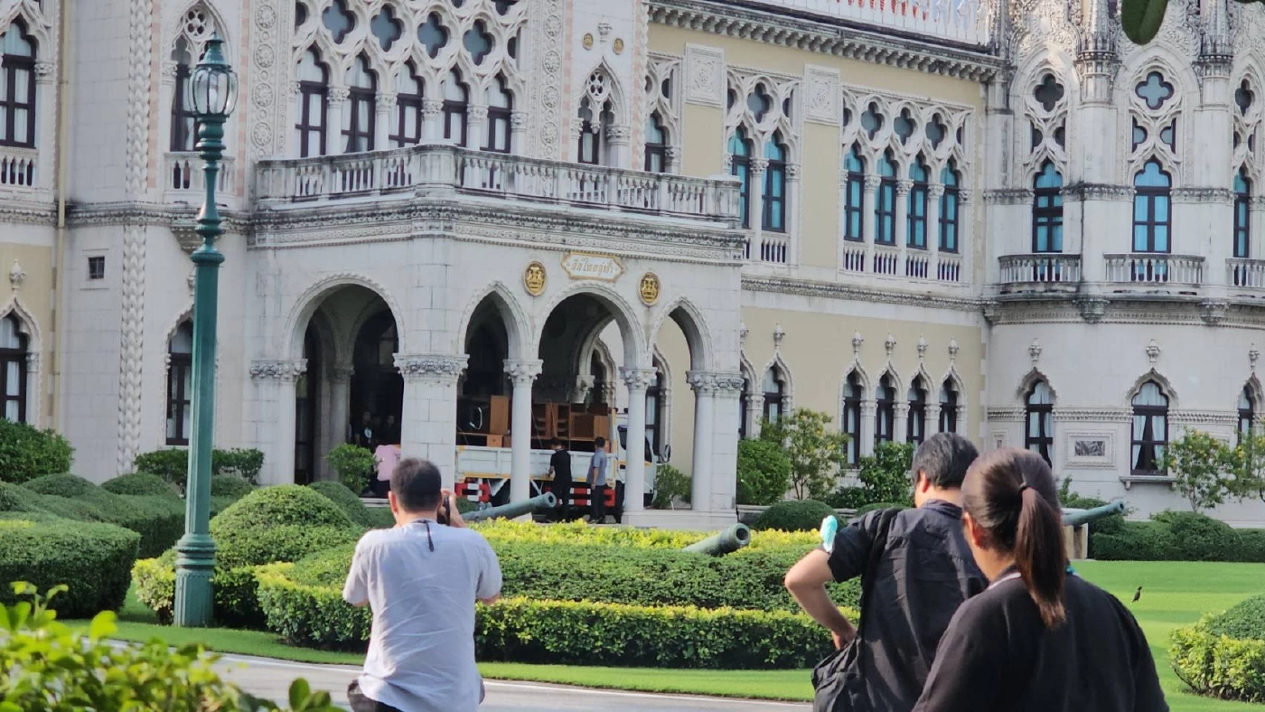 “อนุทิน” ปรับฮวงจุ้ยโต๊ะทำงานบนตึกไทยฯ หันทิศแบบ “ลุงตู่”