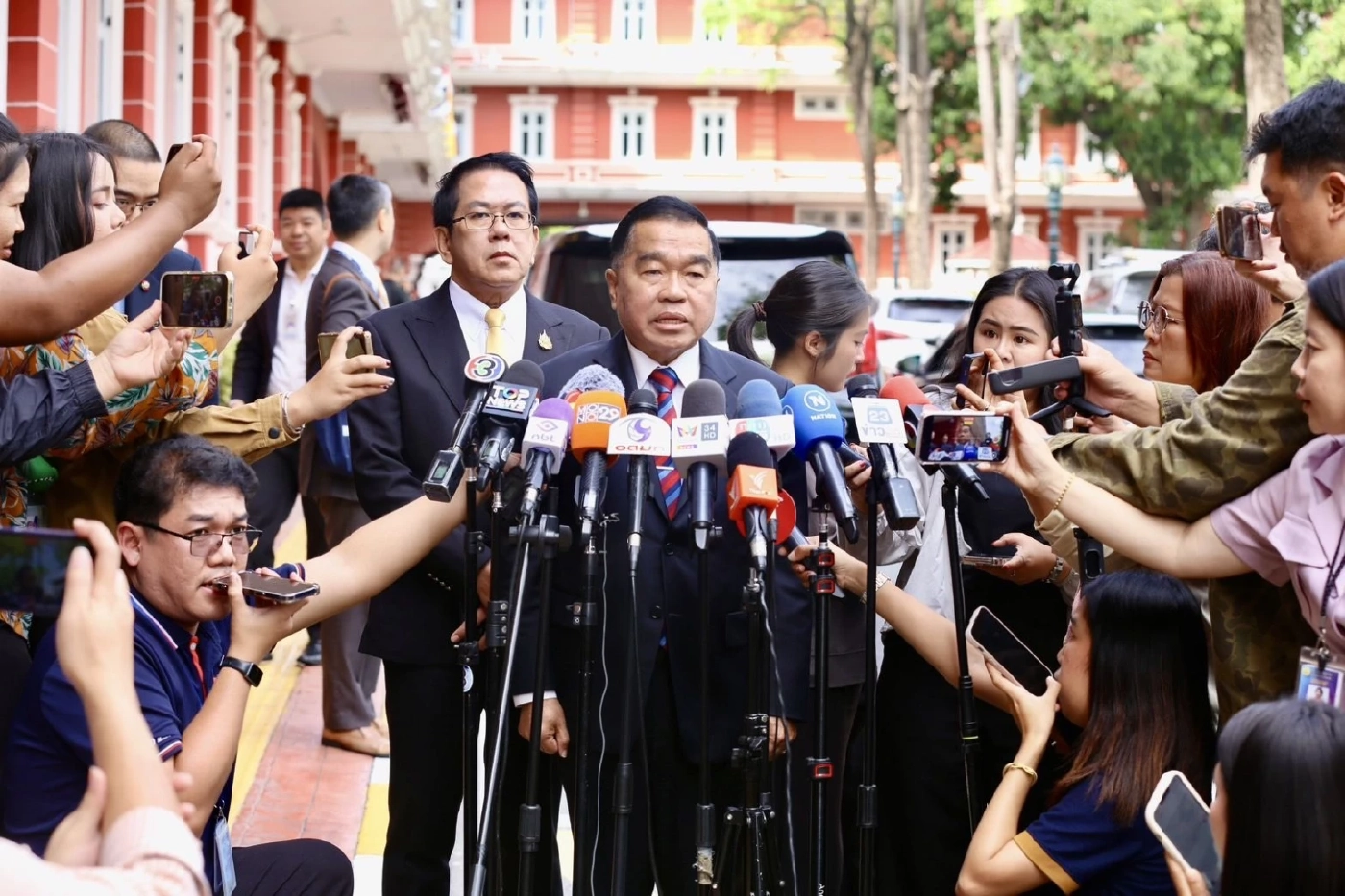 พล.อ.ณัฐพล นาคพาณิชย์