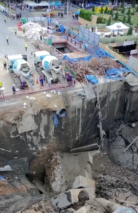 เปิดคลิป! เทปูน 500 คิว ปิดหลุม "ถนนทรุด" แทนใช้กระสอบทรายถม