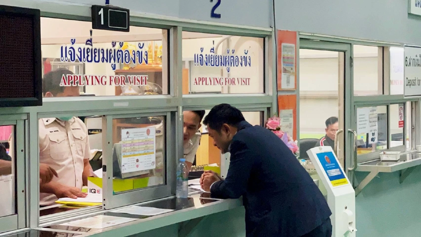 ด่วน! "คุณหญิงพจมาน-แพทองธาร" เข้าเยี่ยม "ทักษิณ" หลังส่งทนายประสานเรือนจำ