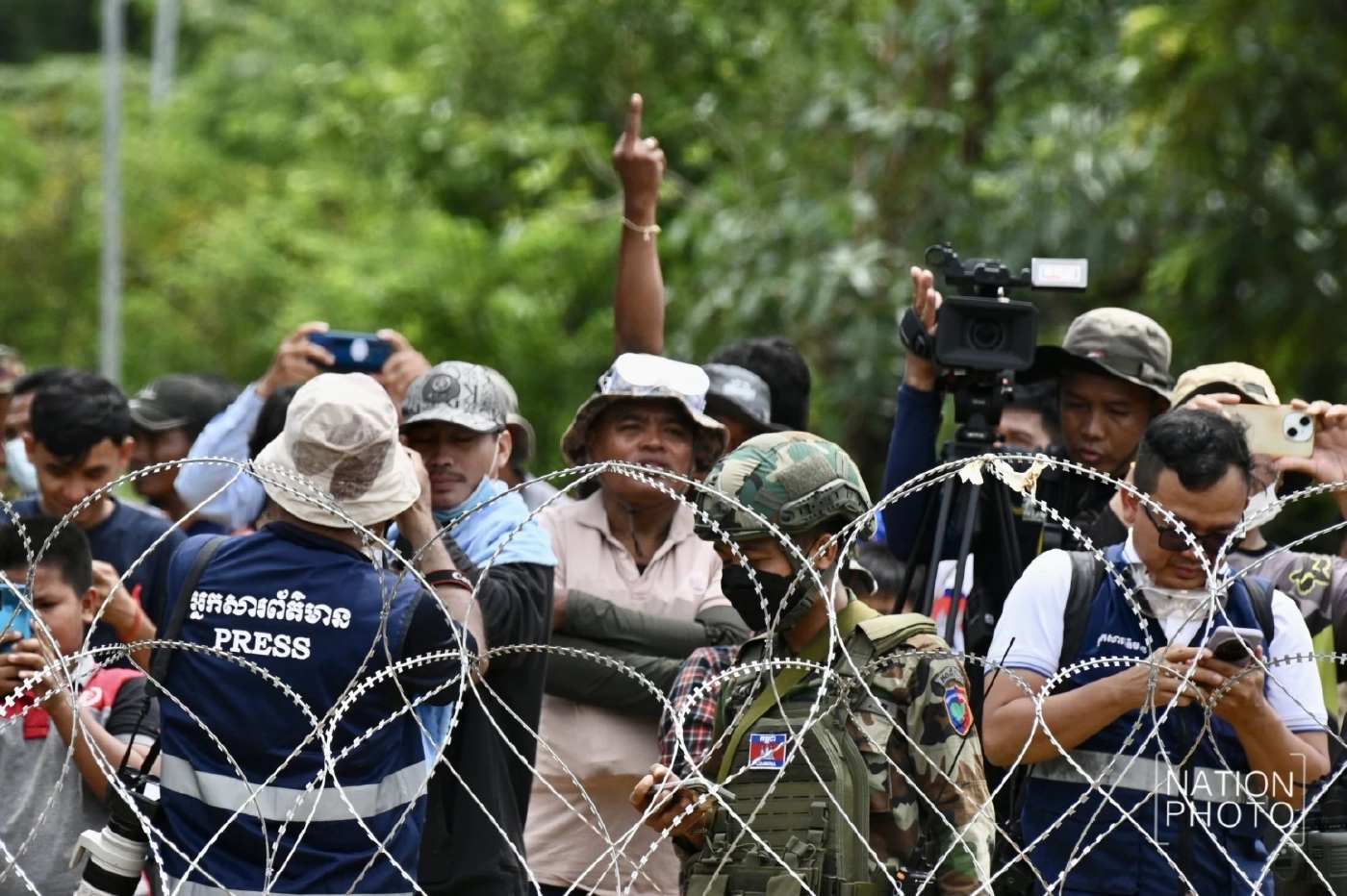 ทหาร ยัน ไม่ใช้กำลังกับ "โล่มนุษย์" ชี้รอ JBC พิจารณาพื้นที่ 25 ไร่