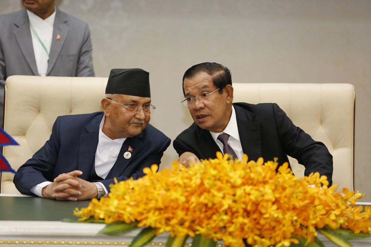 อดีตนายกรัฐมนตรีเค พี ศรรมะ โอลี กับ ฮุนเซน