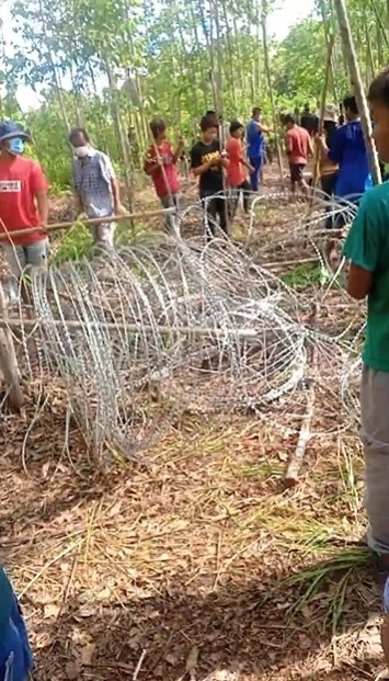 ป่วนไม่เลิก! ชาวกัมพูชา บุกทำลายรื้อรั้วลวดหนามชายแดนสระแก้ว