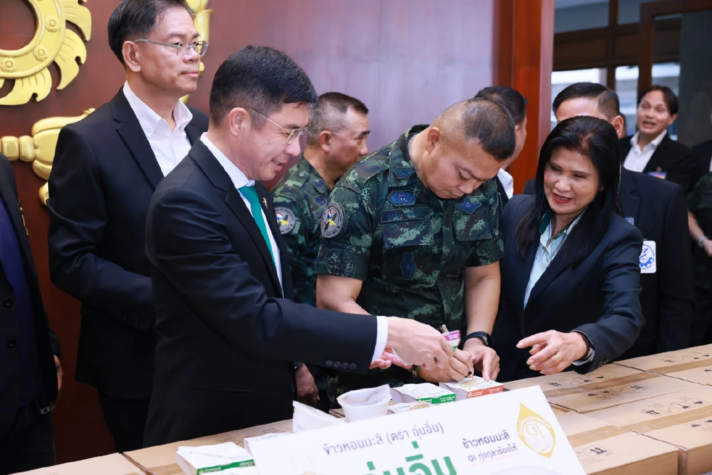 ธ.ก.ส. มอบข้าวพร้อมทาน “อุ่นอิ่ม” หนุนทหาร-เจ้าหน้าที่ชายแดน