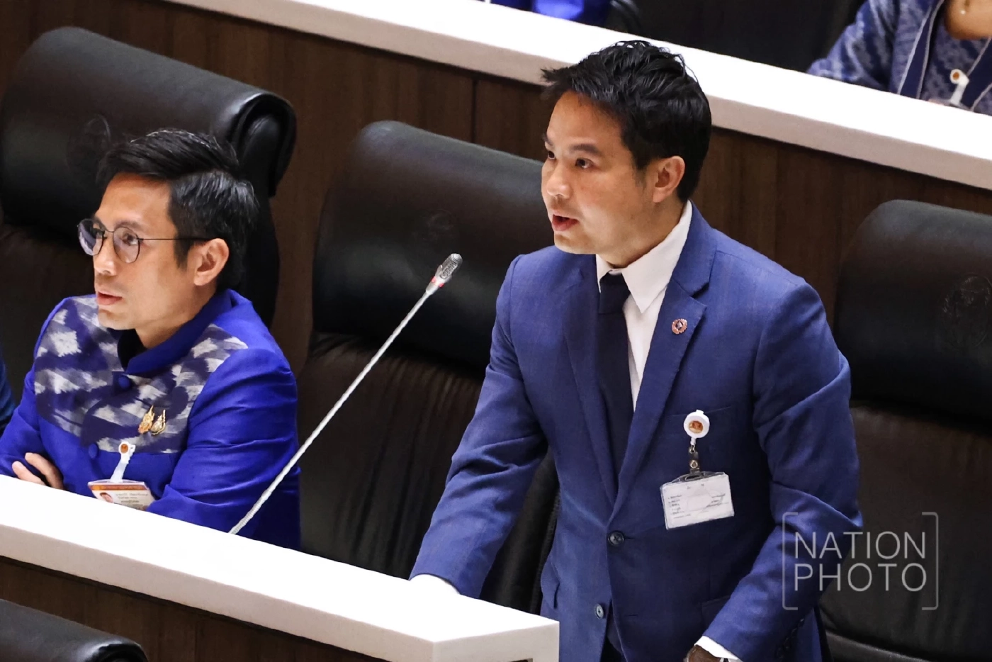 นายภราดร ปริศนานันทกุล สส.อ่างทอง 