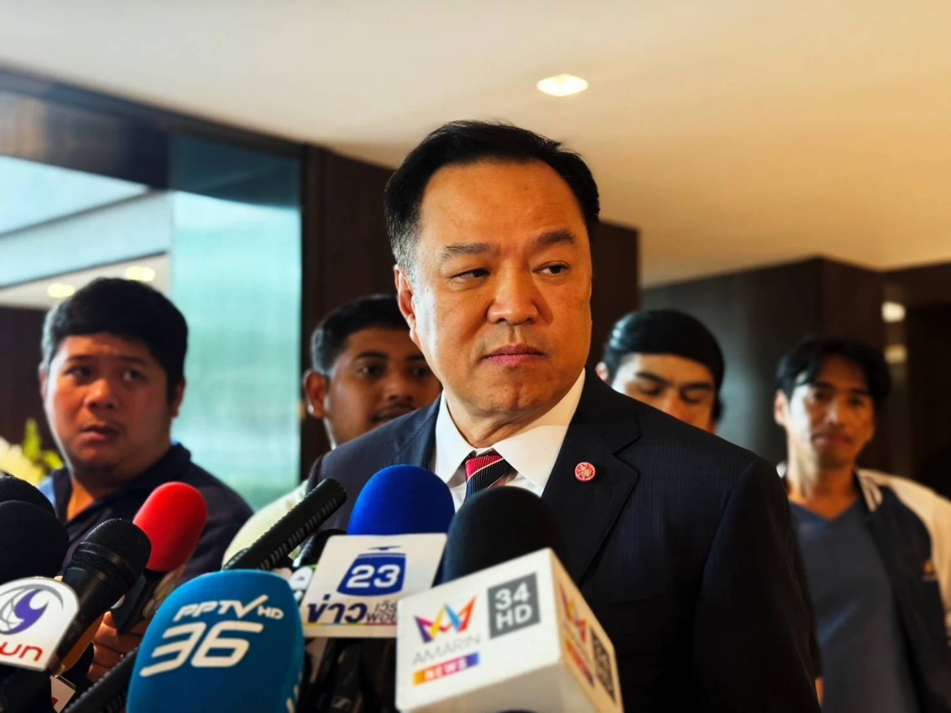 "นายกฯหนู" สะอึก เห็นใจ "ทักษิณ" จำคุก 1 ปี