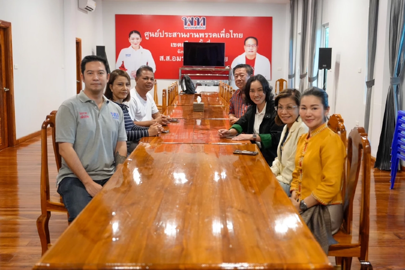 “มนพร” นำทีมเพื่อไทยลุยศรีสะเกษ สู้ศึกเลือกซ่อมให้ ภูริกา สมหมาย