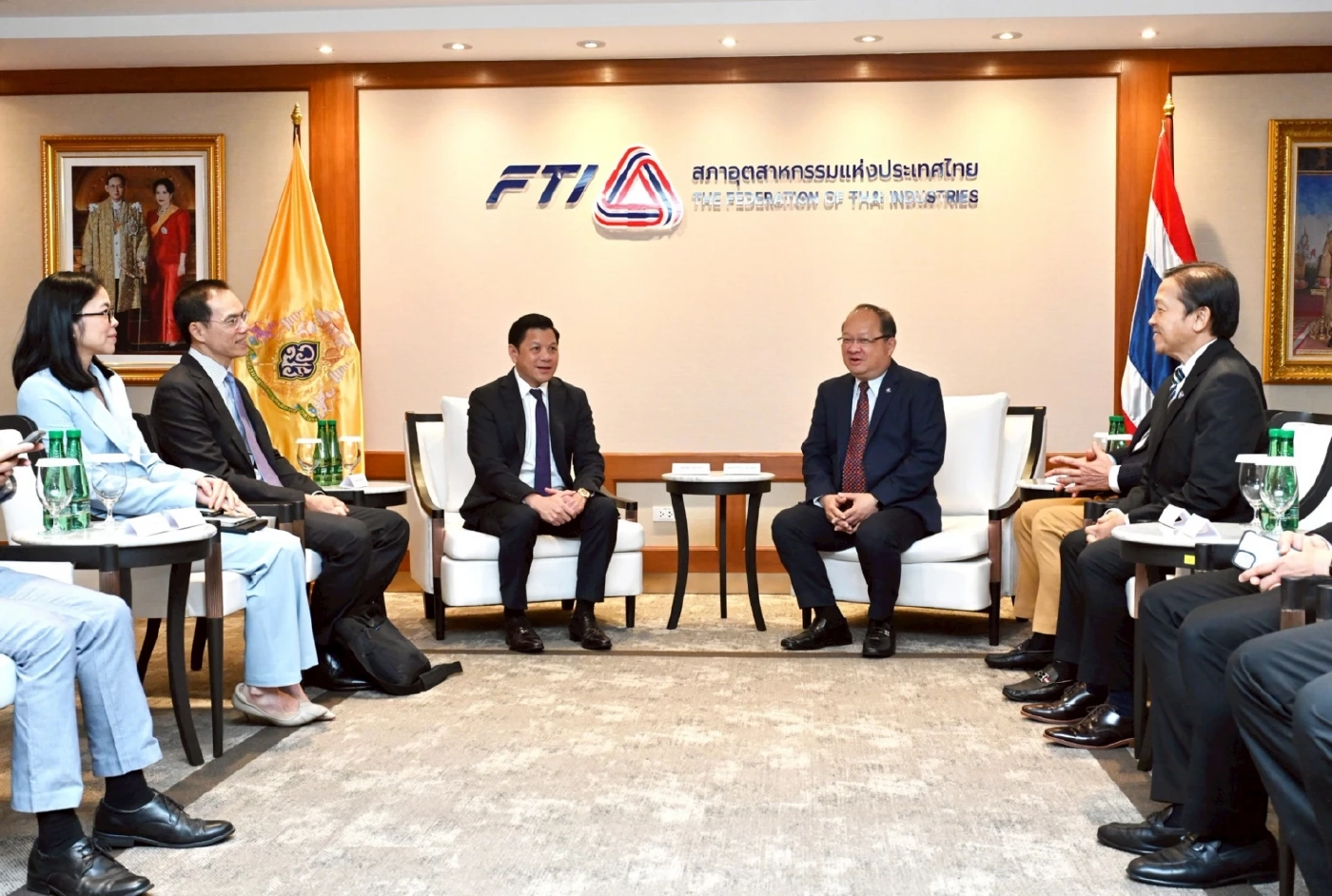 ส.อ.ท. ถก ธปท. รับมือบาทแข็งฉุดส่งออก คุมธุรกรรมทองคำ - คริปโต