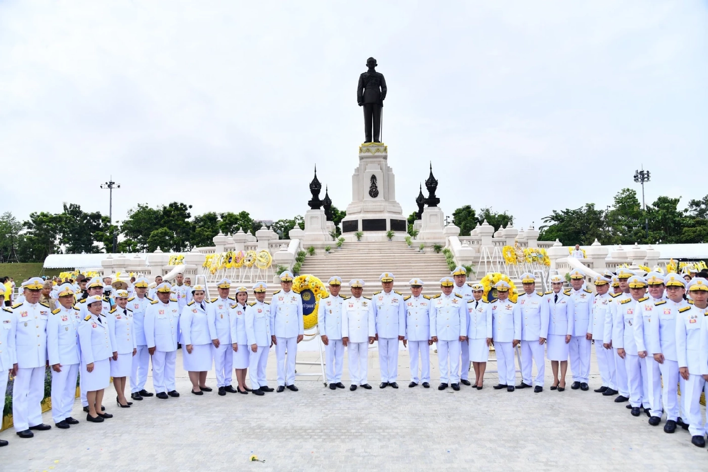 นายกฯ นำ ครม.ถวายพวงมาลา เนื่องในวันนวมินทรมหาราช 13 ตุลาคม 2568