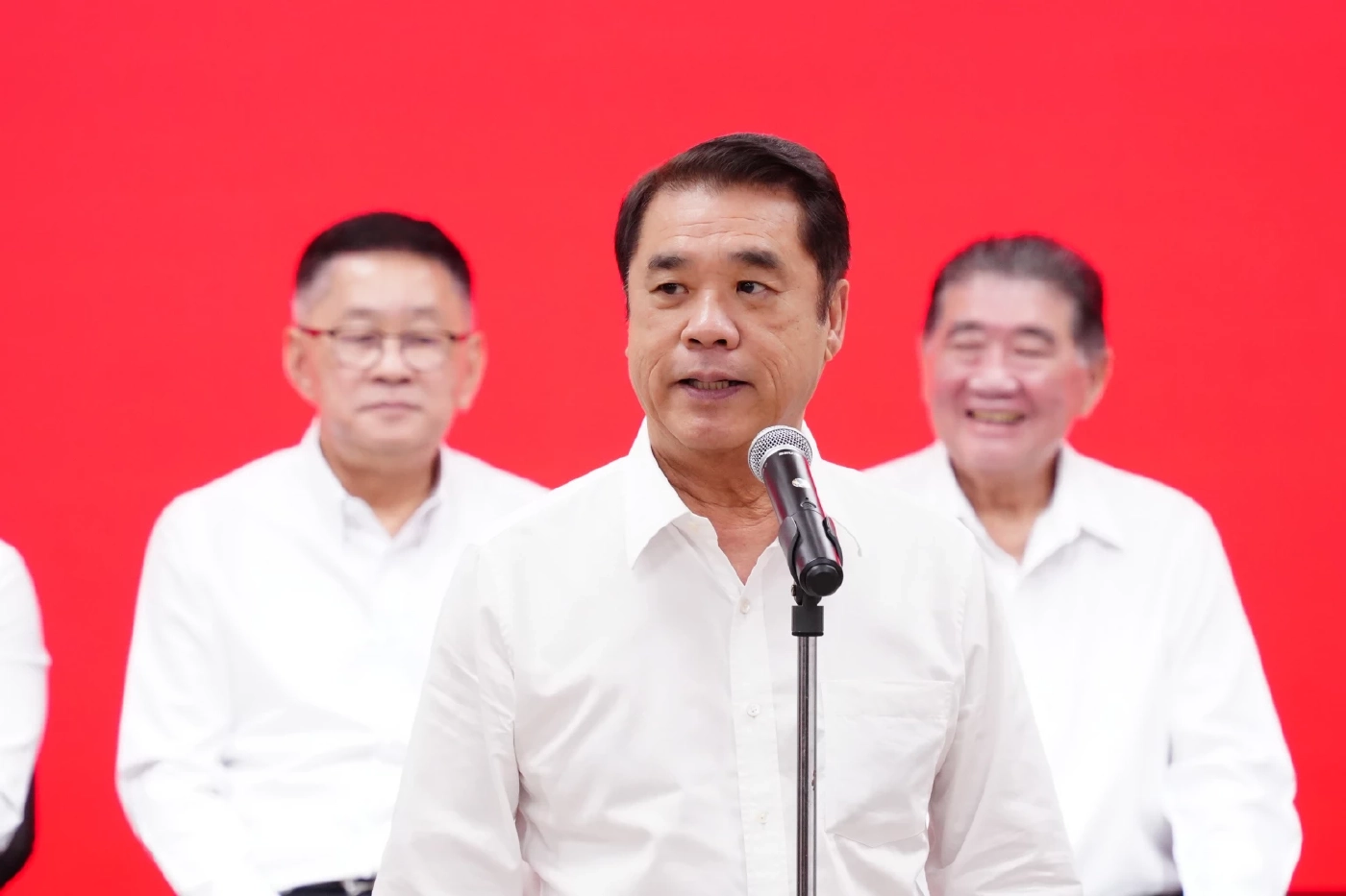 สุริยะ จึงรุ่งเรืองกิจ