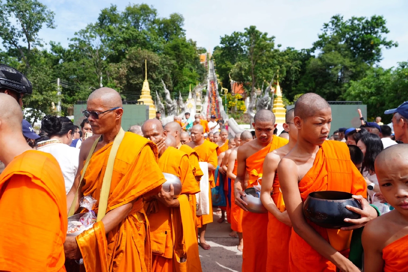 วธ.จัดใหญ่ประเพณี "ตักบาตรเทโว" เทศกาลออกพรรษา จ.อุทัยธานี