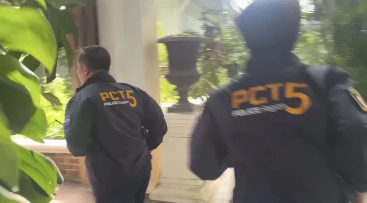 บุกทลาย "รังคอลเซ็นเตอร์ 20 ชาวจีน" เช่าพลูวิลล่าหรูราคา 90 ล้าน ติดแม่น้ำปิง