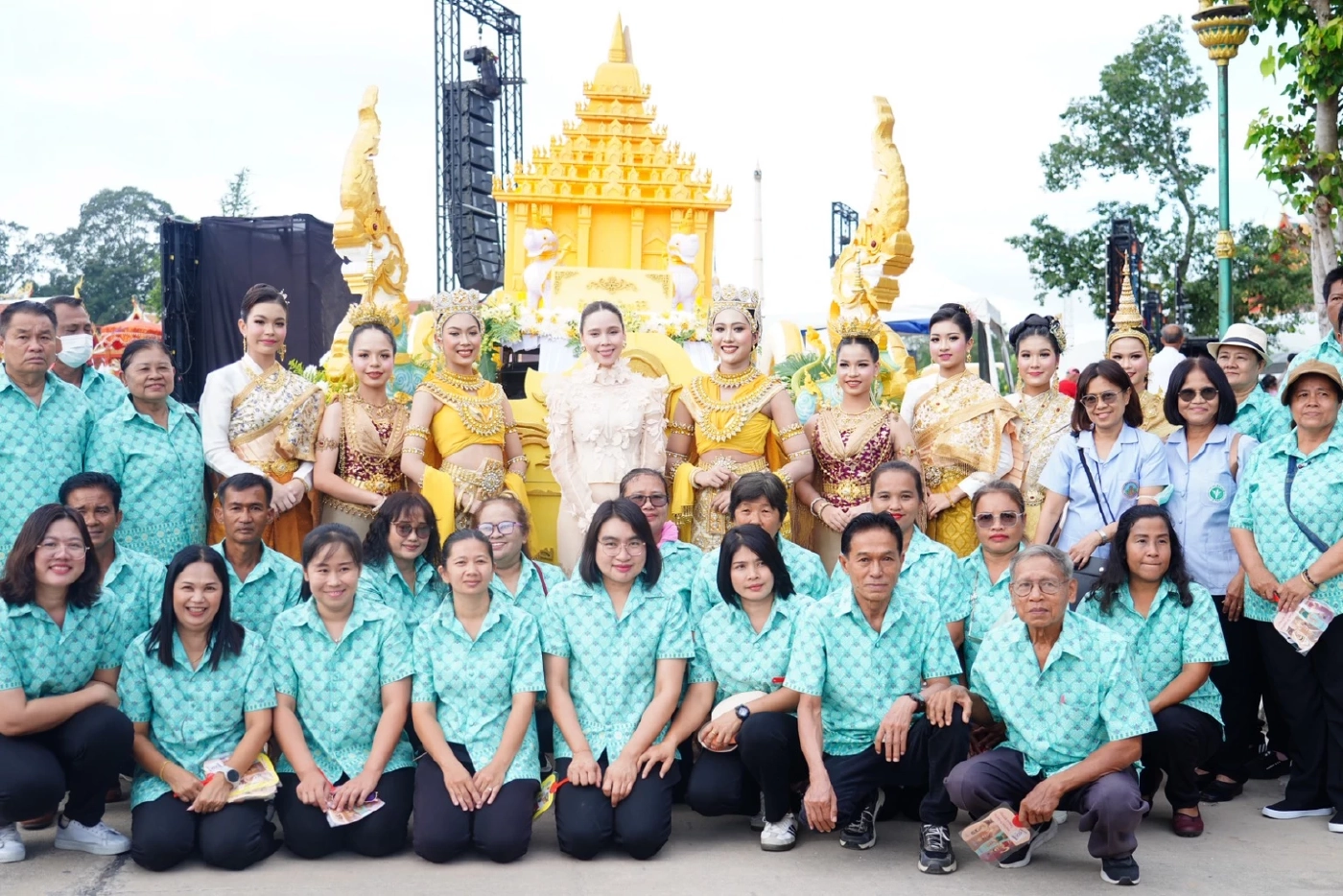 วธ.จัดใหญ่ประเพณี "ตักบาตรเทโว" เทศกาลออกพรรษา จ.อุทัยธานี