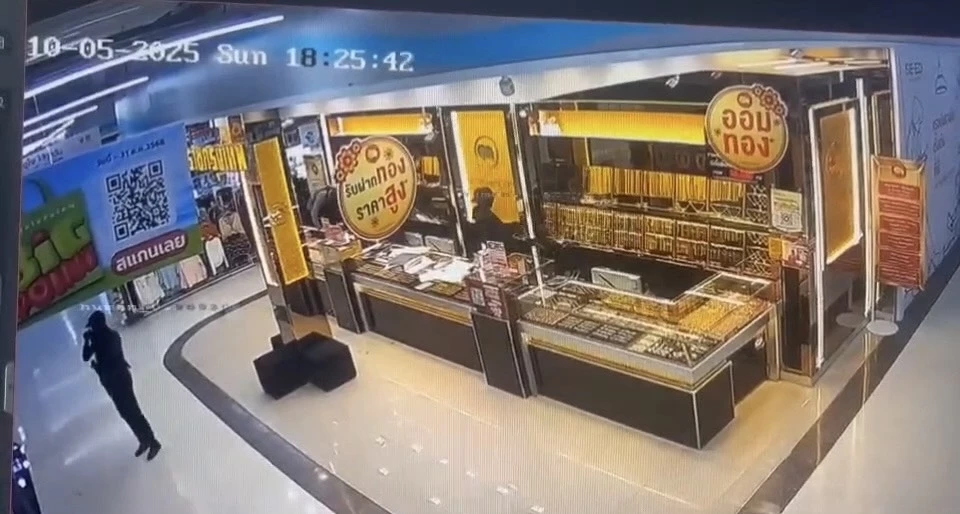 เปิดพฤติการณ์โจรชุดดำ ปล้นร้านทอง จี้ รปภ.ก่อนกวาดร่วม 400 บาท