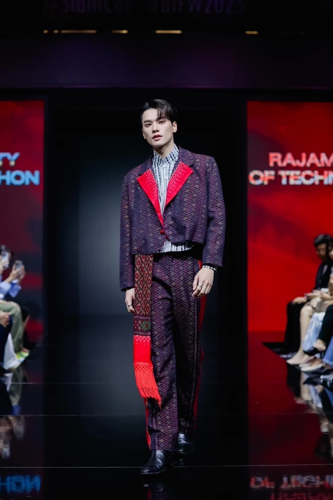 สยามเซ็นเตอร์ ร่วมกับ การท่องเที่ยวแห่งประเทศไทย และ เอปสัน ประเทศไทย  เปิดเวที Bangkok International Fashion Week 2025 –Visionary Stage at Siam Center สนับสนุนยังก์ดีไซเนอร์ ชูพลังไทยสร้างสรรค์จากผ้าไทยท้องถิ่นทั่วประเทศ
