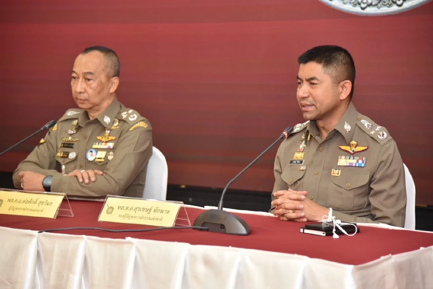 พล.ต.อ.ต่อศักดิ์ สุขวิมล  อดีตผบ.ตร. และ พล.ต.อ. สุรเชษฐ์ หักพาล อดีต รองผบ.ตร.