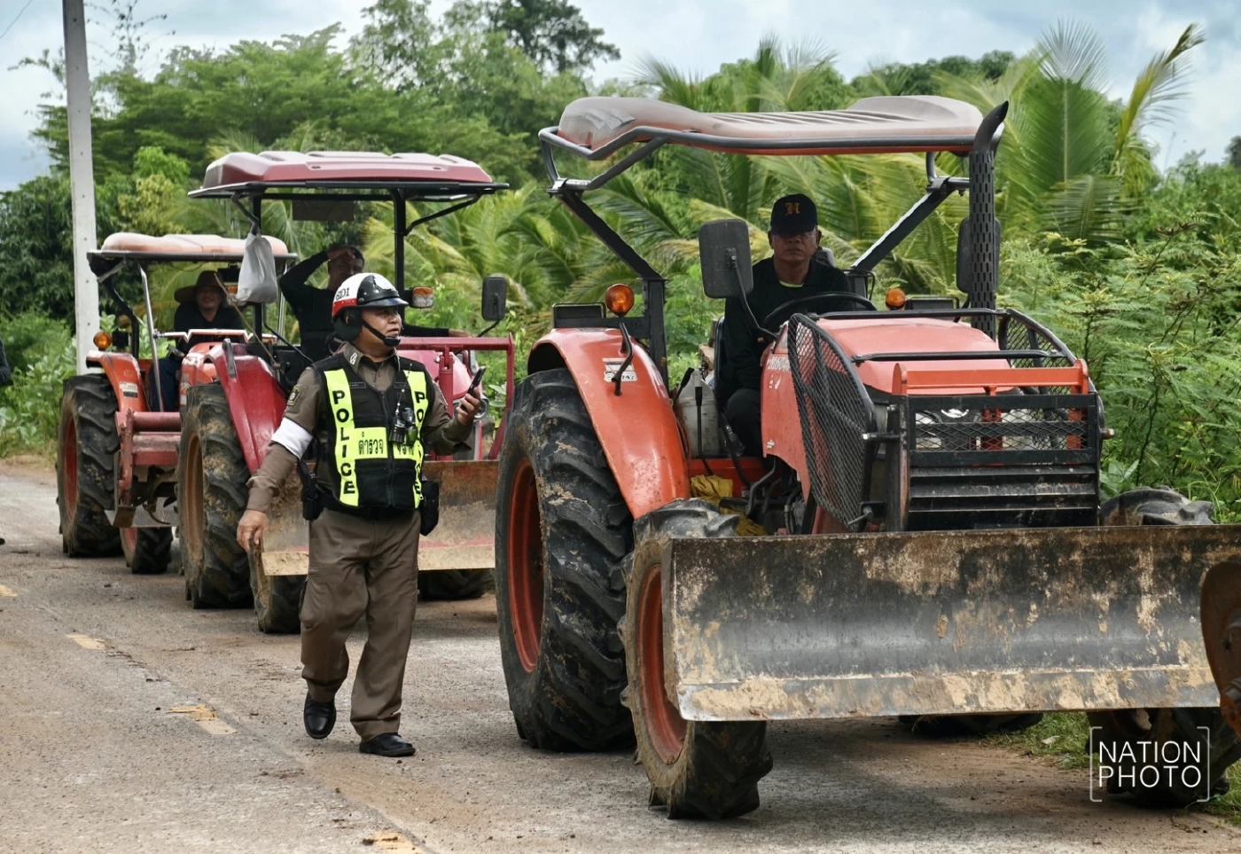 "บิ๊กดุลย์" ขอ "วีระ" อย่ากดดันทหาร รัฐบาลมีกลไกแก้ปัญหาอยู่แล้ว