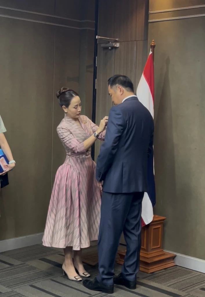 นายกฯ อนุทิน รับมอบ "ปีกกิตติมศักดิ์" กองทัพอากาศ