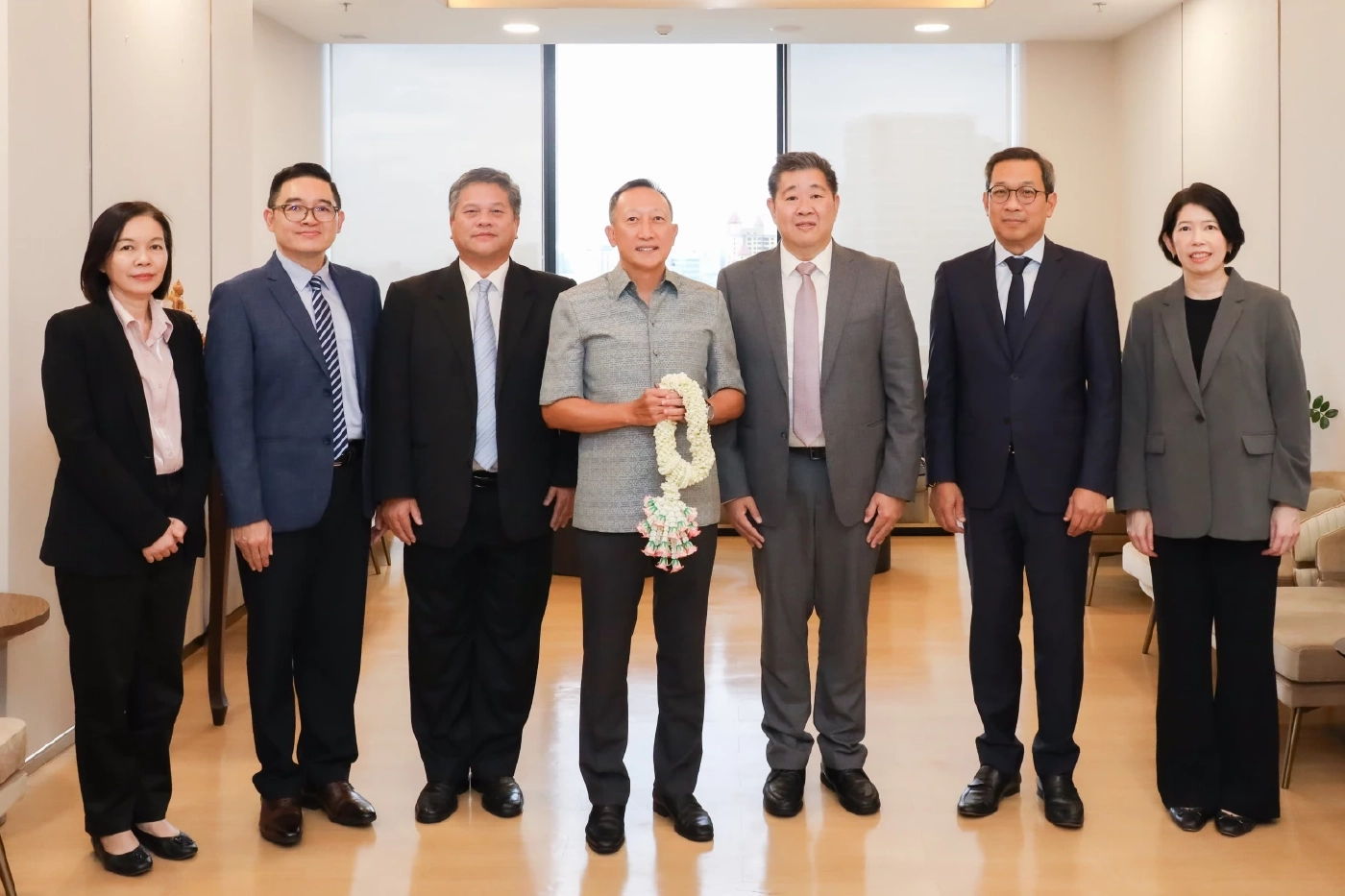 เลขาฯ กบข. นำคณะผู้บริหาร เข้าแสดงความยินดี รองนายกฯ และ รมว.-รมช. คลัง