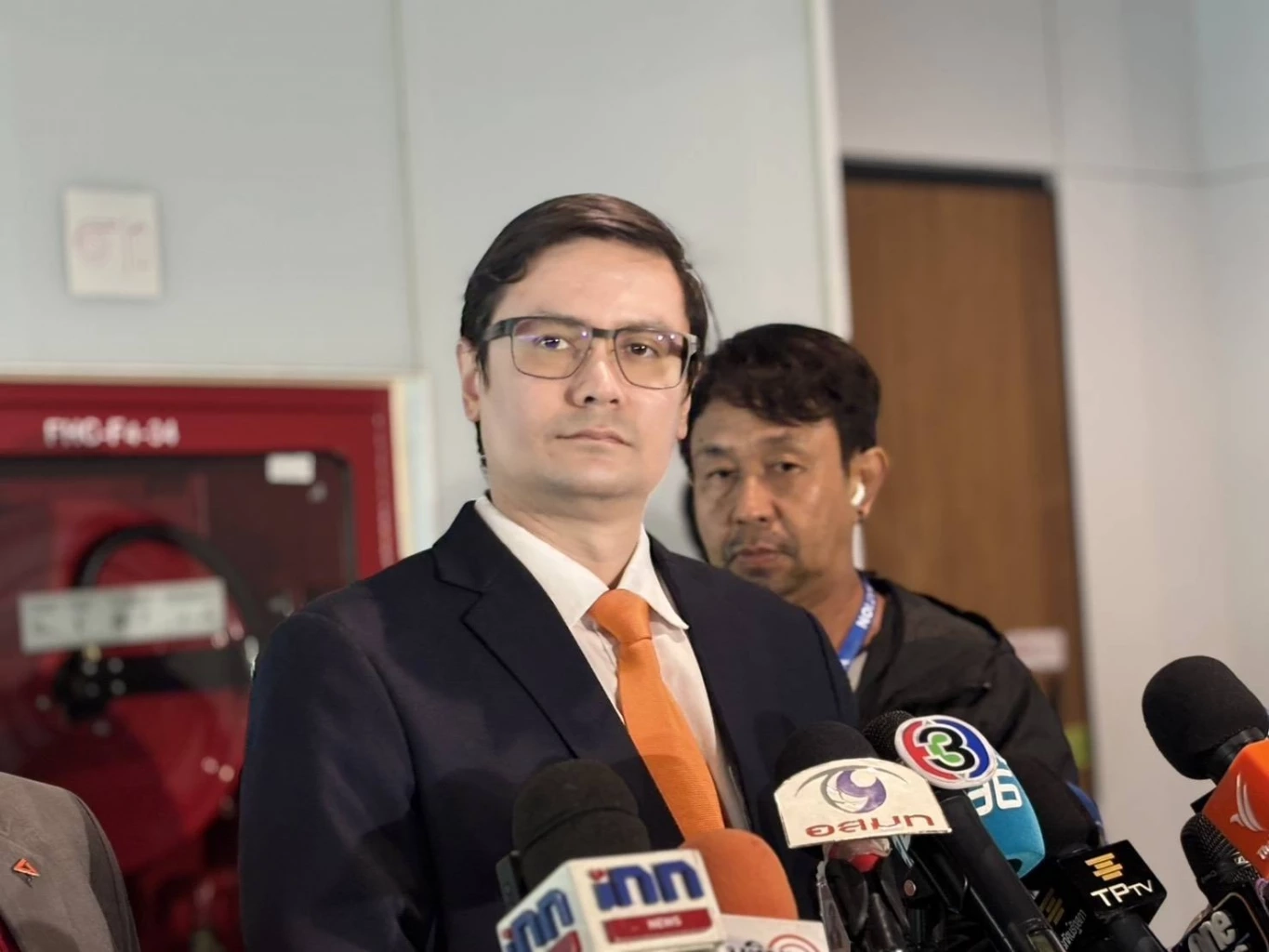 \"โรม\" ชี้ ไทยกำลังเผชิญปัญหา \"ทุนเทากำลังจะยึดชาติ\" ควรสนับสนุนคนเปิดโปง ไม่หวั่นโดนนิติสงครามปิดปาก