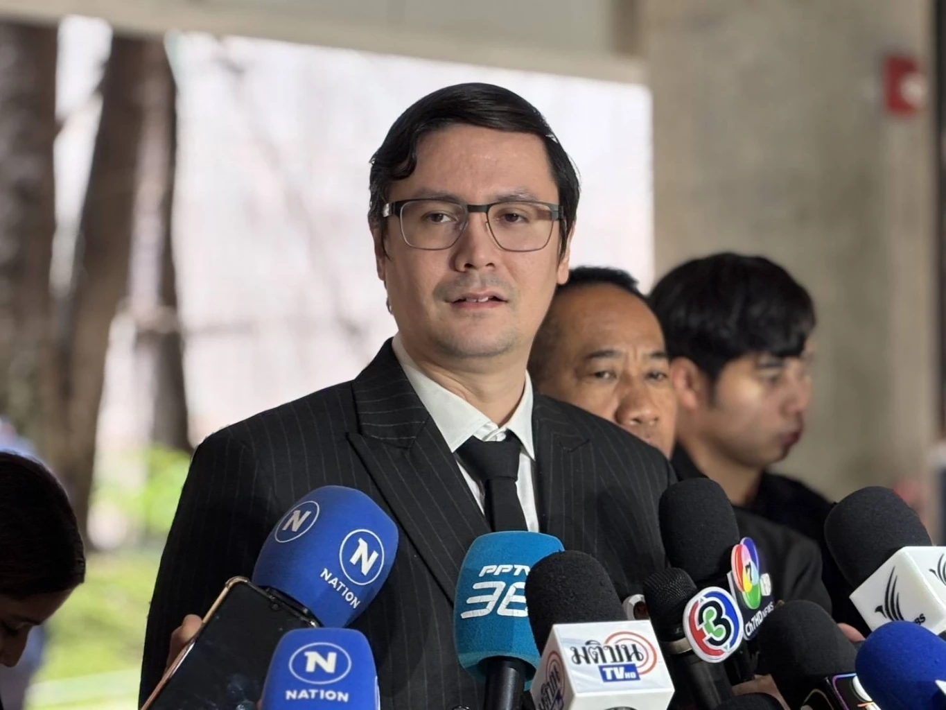 "โรม" แปลกใจทุกหน่วยรู้ นักการเมือง "ช." คือใคร แต่ไม่ทำอะไรเลย