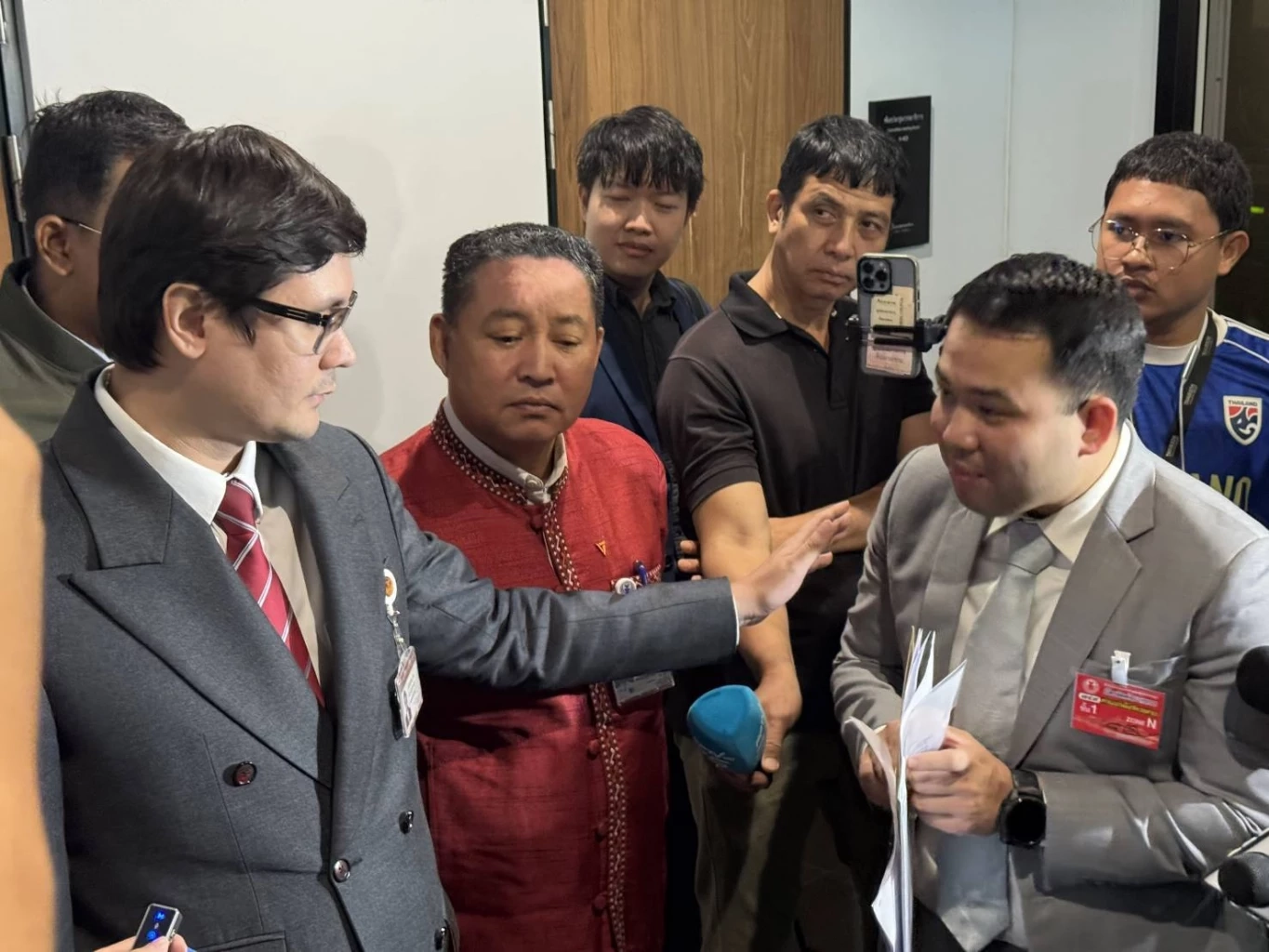 \"ธนดล\" ยัน รู้ทุกเรื่องความสัมพันธ์ \"เบน สมิธ-ธรรมนัส\" ท้า \"โรม\" หากมีหลักฐานไปแจ้งความ