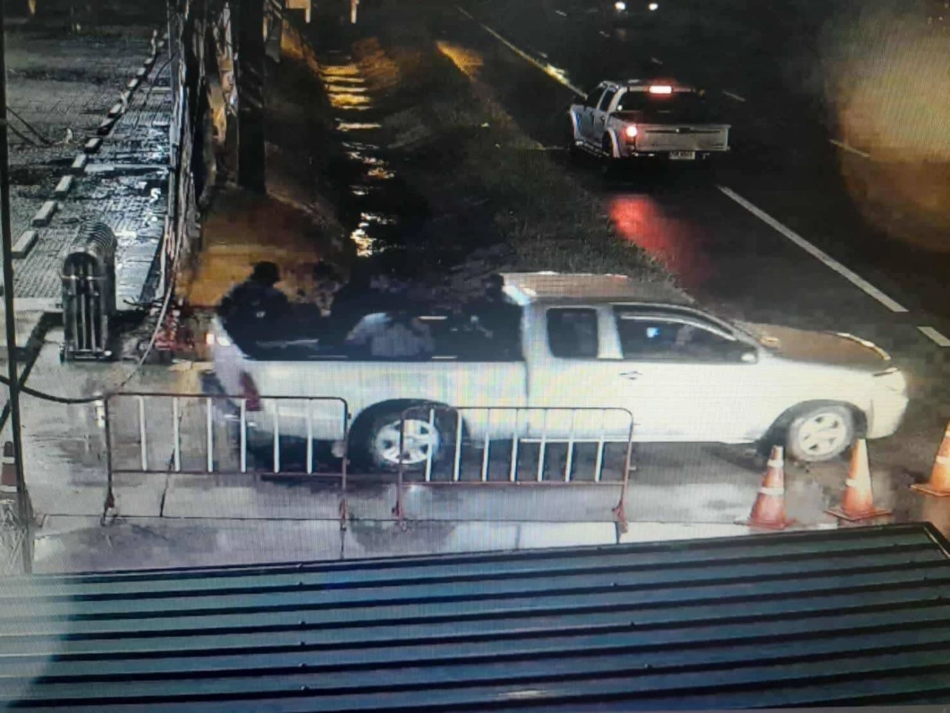 เปิดพฤติการณ์โจรชุดดำ ปล้นร้านทอง จี้ รปภ.ก่อนกวาดร่วม 400 บาท