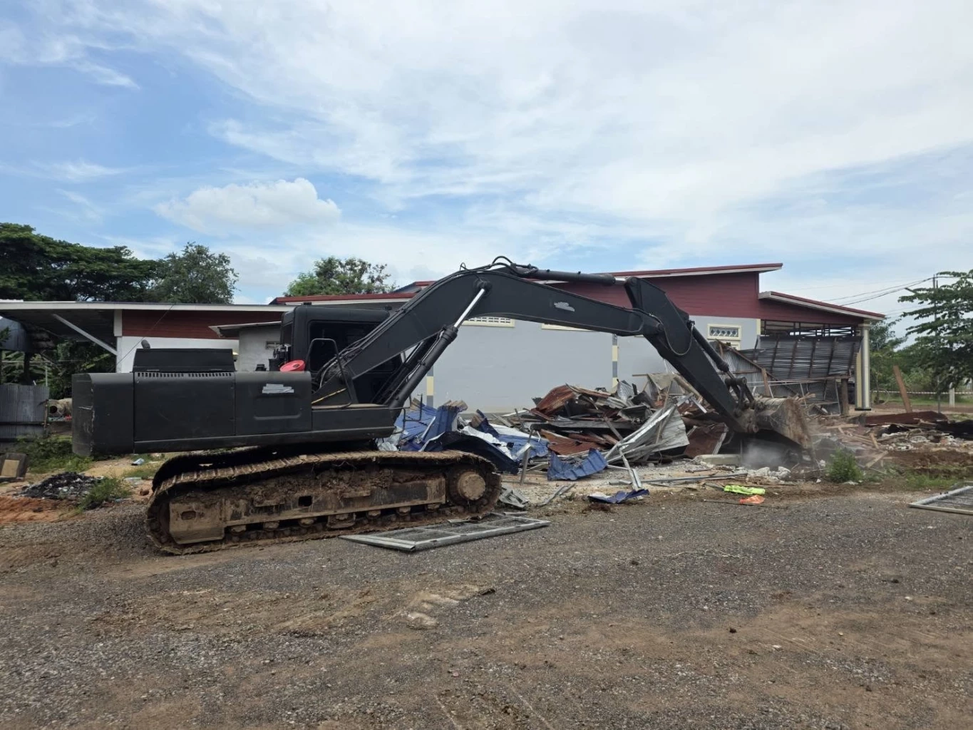 "เจ๊รัตน์" อดีตเมีย "กำนันลี" ตัดพ้อ ถูกรื้อบ้านที่สร้างมาทั้งชีวิต