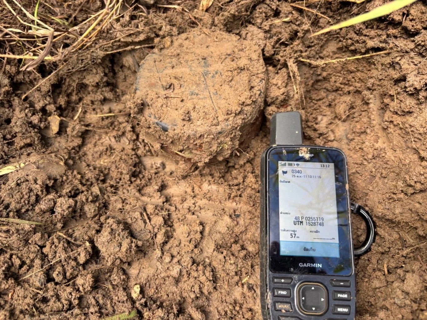 ฉก.12 พบทุ่นระเบิดสังหารบุคคล 3 ทุ่น ที่บ้านหนองหญ้าแก้ว