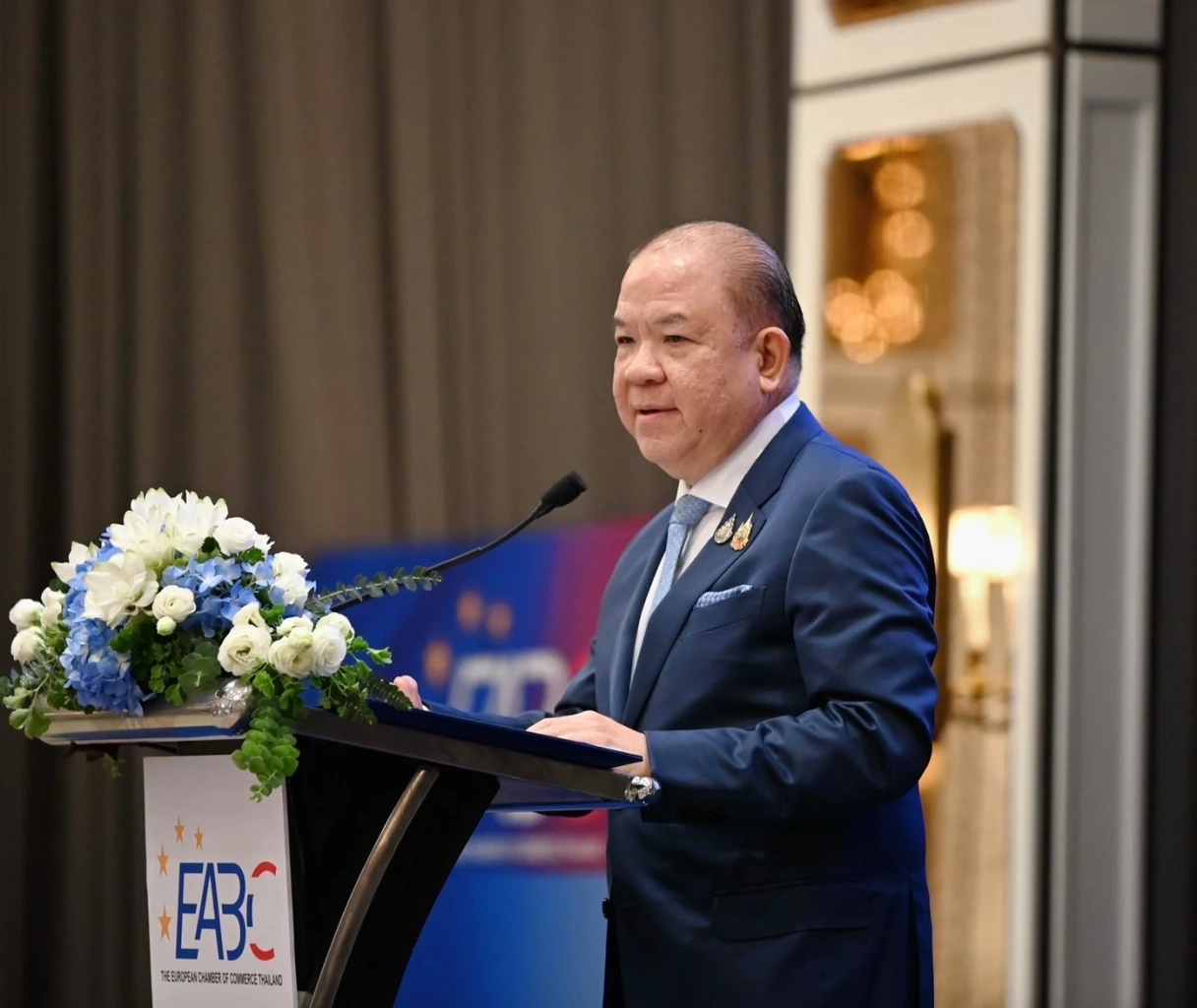 พิชัย นริพทะพันธุ์