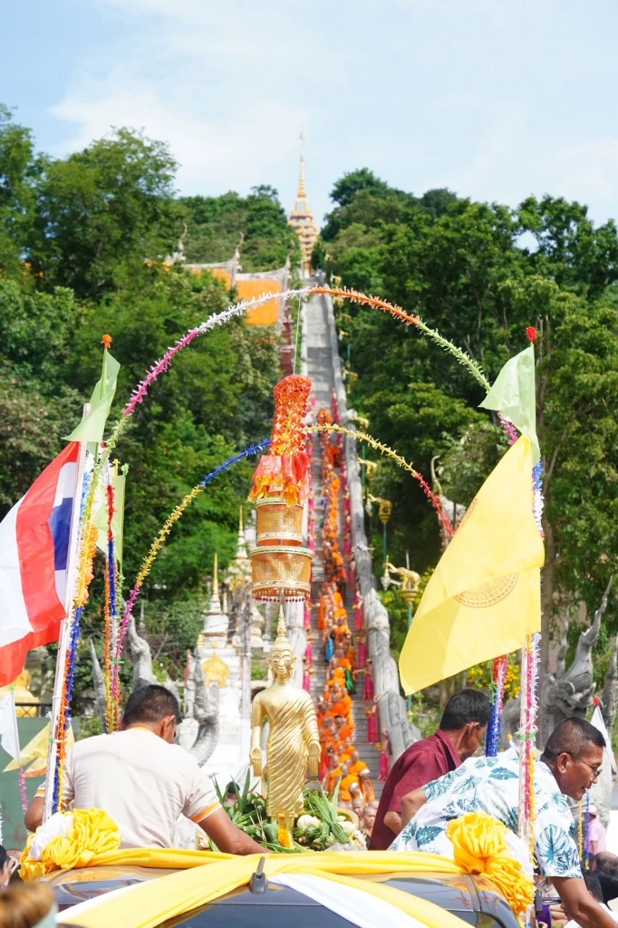 วธ.จัดใหญ่ประเพณี "ตักบาตรเทโว" เทศกาลออกพรรษา จ.อุทัยธานี